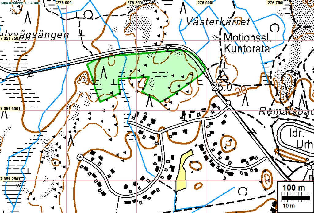 kallion päällä olevaa varpumetsää ja kallioiden välistä kosteikkoa.