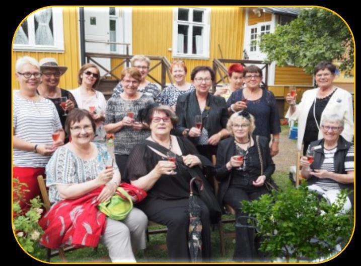 Asennusta olivat seuraamassa Aarno Niemi, Mari-Anna Niemi, Irja Räikkönen, Päivi Karlsson ja Ritva Tuuna. Valitettavasti kilpi on jo töhritty, mitä vähän pelättiinkin.