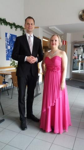 Heidi oli koonnut ohjelmistoon Suomen itsenäisyyden alkuvuosilta teoksia kuten Oskar Merikannon Kesäillan valssi, Jean Sibeliuksen Illalle, ja Toivo