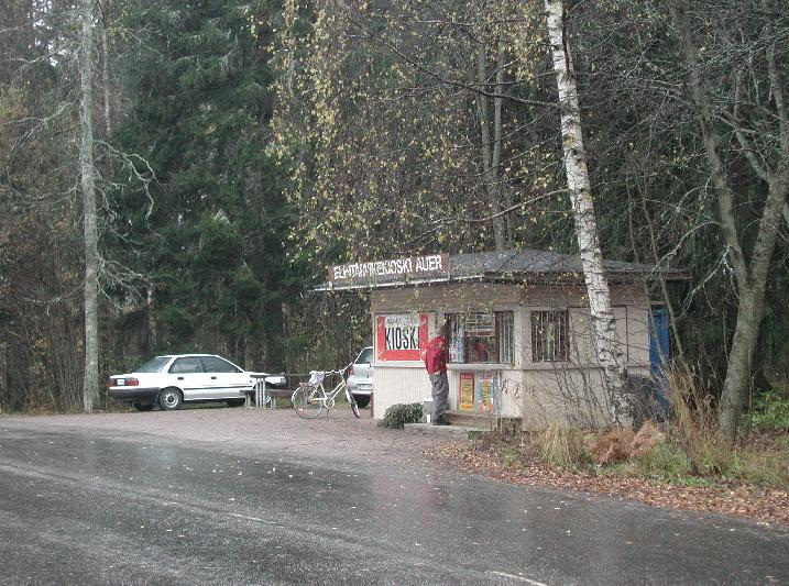 vahvistettu 7..979 ja siinä kaavoitettava alue on osoitettu puistoksi (P). Ohessa kuva Auerpuiston kioskista ja ote asemakaavaasta.