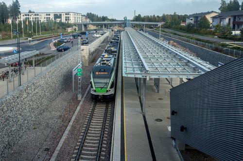 3. Joukkoliikenne 3.1 Joukkoliikenteen kehitys Kehärata sekä bussilinjaston uudistuminen toivat merkittäviä muutoksia Vantaan joukkoliikenteeseen vuoden 2015 aikana.