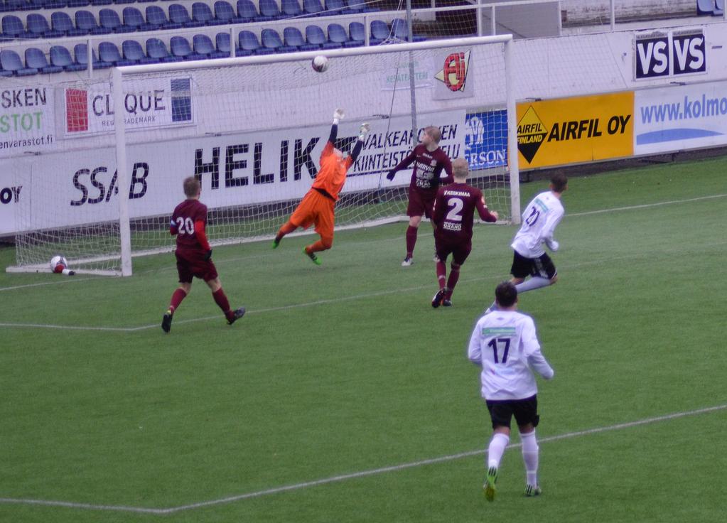 Leevin murtautumisen seurauksena maali oli hilkulla. Tappio tuli, mutta FC Haka/Härmä pelasi hyvän ottelun.