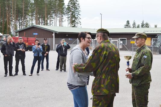 kilpailunjohtaja maj Heikki Rekolalta ja