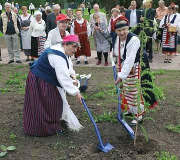 Vuonna 2002 perustetun Evakkolapset ry:n jäseninä on myös muualta kuin Karjalasta evakkoon joutuneita. Joukkoa yhdistää halu käsitellä sodan vaikutusta omaan elämään ja koko yhteiskuntaan.