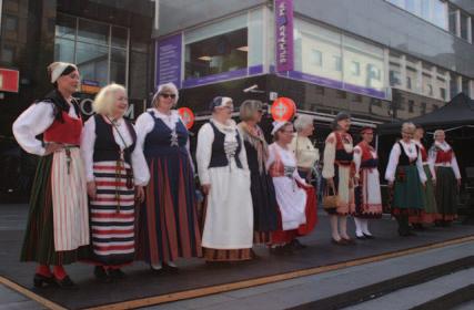 Monipuolinen ja runsas oheisohjelma sai myös jyväskyläläiset sankoin joukoin liikkeelle ja