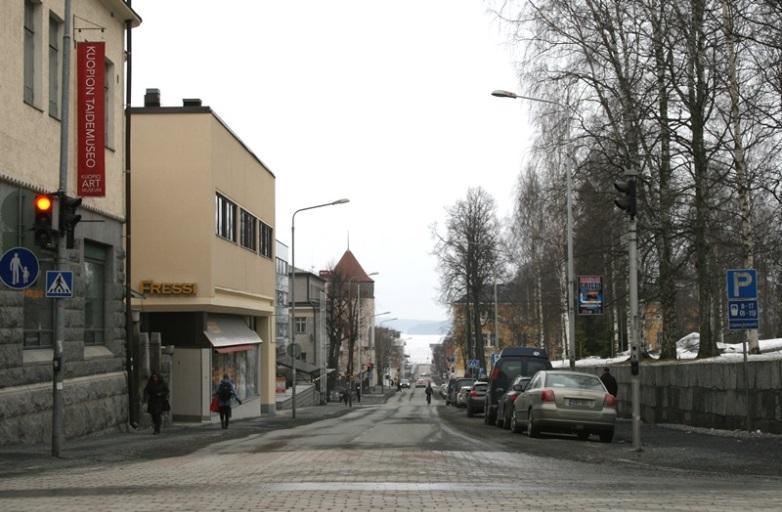 Keskeisimpänä pääkatuna toimivalta Kauppakadulta avautuu kohti satamaa järvinäkymä, joka ulottuu lähes torin kulmalle saakka.