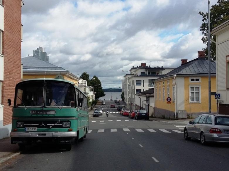 Myös Minna Canthin kadulta kohti satamaa avautuva vesinäkymä muodostaa päätepisteen. Näkymä Kauppakadulta satamaan jäiden aikaan Vuorikadun risteyksestä (vas.