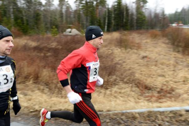 51(oli muuten 30. kerta minulla) Juoksun puolella paras saavutus voisi olla Helsinki City maraton v.2002, 3.12.16 On olla Pirkan Hiihdossa joskus 3-parhaan joukossa ja aika alle 4.30. Tavoitteena on harrastaa liikuntaa vielä monta vuotta ja käydä esim Helsingissä pyörällä, Milli-tyttären opiskelija kämpällä.