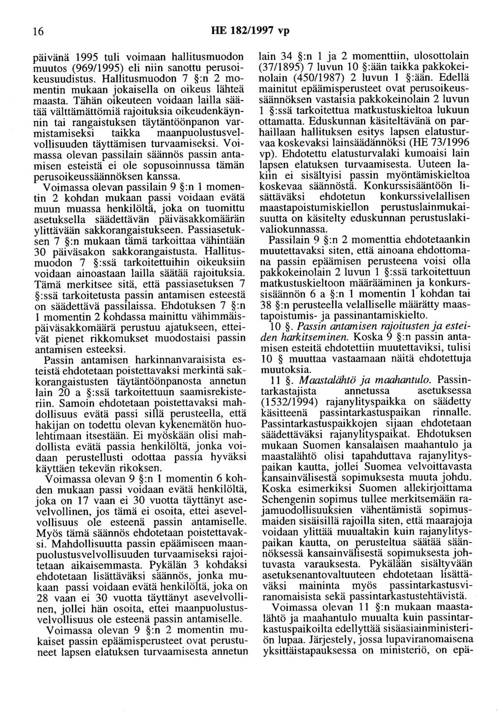 16 HE 182/1997 vp päivänä 1995 tuli voimaan hallitusmuodon muutos (96911995) eli niin sanottu perusoikeusuudistus. Hallitusmuodon 7 :n 2 momentin mukaan jokaisella on oikeus lähteä maasta.