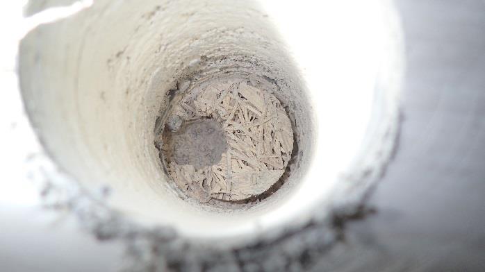 betonilaatasta, joiden välissä on lämmöneristeenä tojax-levy.