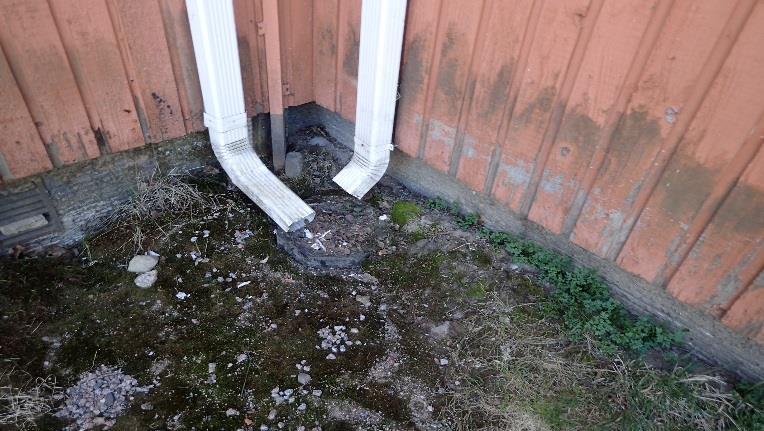kerroksen osalla sisäilma oli hieman tunkkaista ja raskaan tuntoista. Ilmanvaihdon säätö on suositeltavaa tarkastaa. Painesuhteissa ei havaittu aistinvaraisesti ongelmia.