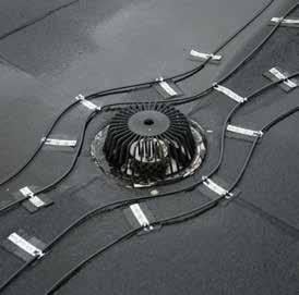 9 x DEVIsafe 20T -lämmityskaapeli 125 W/6 m Kokonaisteho: 9 x 125 W = 1 125 W tyhjennysputket katon tyhjennysputket Esimerkki 2 Lämmityksen tyhjennysputket ja laskuputket (painaumat).