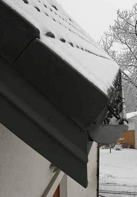 Edut Pitää räystäskourut ja tyhjennysputket vapaina jäästä ja lumesta. Sulamisvesien poisto. Ei vaarallista jäänmuodostusta tai lumen kertymistä kattorakenteisiin.