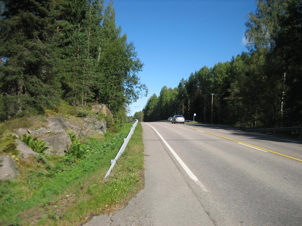 Kevyen liikenteen väylä mukailee maantien linjausta muualla paitsi Hongisojantien liittymän