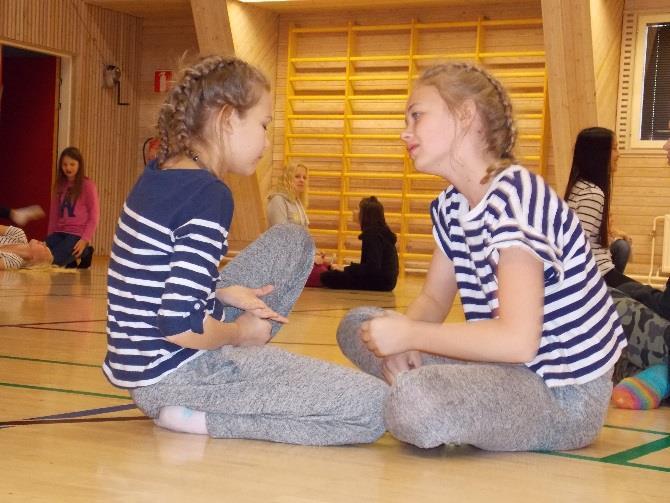 22 Asiakaspalvelussa tavoitteena on asiakaslähtöinen ja henkilökohtainen palvelu sekä helposti lähestyttävä henkilökunta.