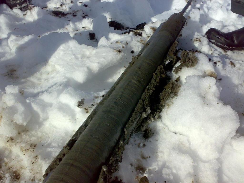 30 4.4 Sedimentti- ja pohjaeläintutkimus Kevättalvella 2011 kartoitettiin kaikkien kolmen järvialtaan pohjasedimentin laatu ja määrä silmämääräisin havainnoin ja laboratorionäyttein (Liite 6).