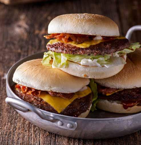 Kahdella pihvillä burger on näyttävä ja täyttävä, sopii lihan ystäville.