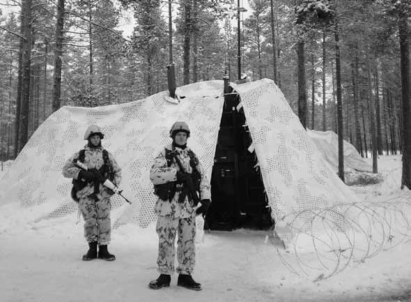 hepalveluiden lisäksi käytössään Puolustusvoimien johtamisjärjestelmäkeskuksen tuottamia ja ylläpitämiä operatiivisia puhepalveluita, jolloin heillä on myös palveluiden tarvitsemat päätelaitteet ja