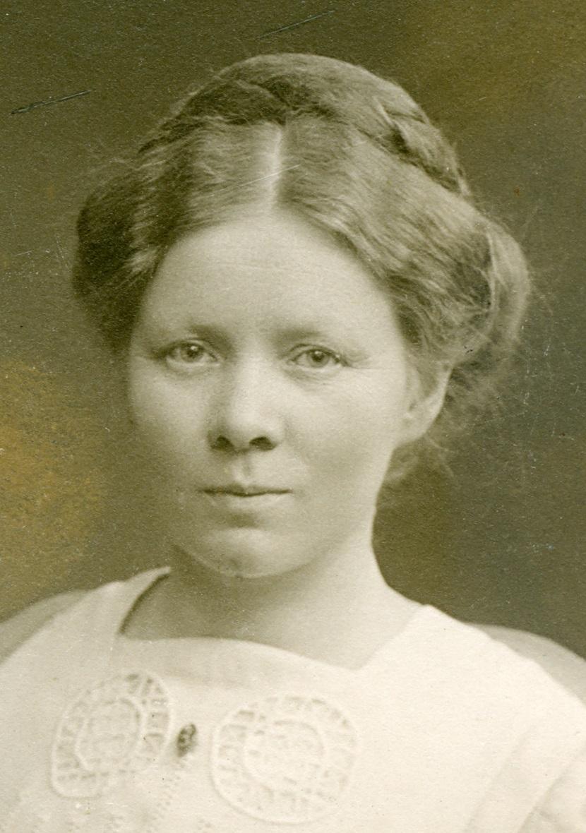 Tilda Löthman-Koponen Kansanedustaja 1910, 1913 1916, 1917 1918, 1929 ja 1933 1944 Nuorsuomalainen ja sittemmin maalaisliittolainen, Maalaisliiton naisten 1. puheenjohtaja Kannatti 20.12.