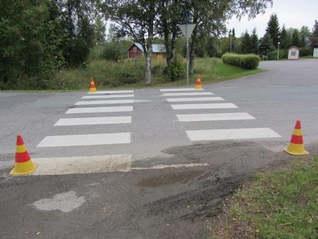 Pukeutuminen, WC Pesu ja pukeutumistilat sekä WC:t ovat monitoimitalossa. Pukuhuoneisiin ei saa mennä kengät jalassa! Ravintola Kilpailuravintolassa on myynnissä mm.