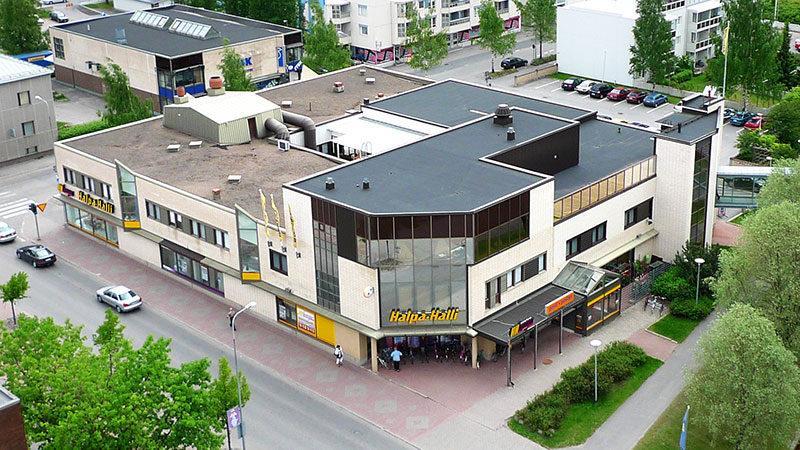 30 4 PEREHDYTTÄMISEN KEHITTÄMINEN KALAJOEN HALPA-HALLISSA 4.1 Toimeksiantajan esittely 4.1.1 Kokkolan Halpa-Halli Oy Kokkolan Halpa-Halli Oy on 38 myymälää käsittävä perheomisteinen tavarataloketju.