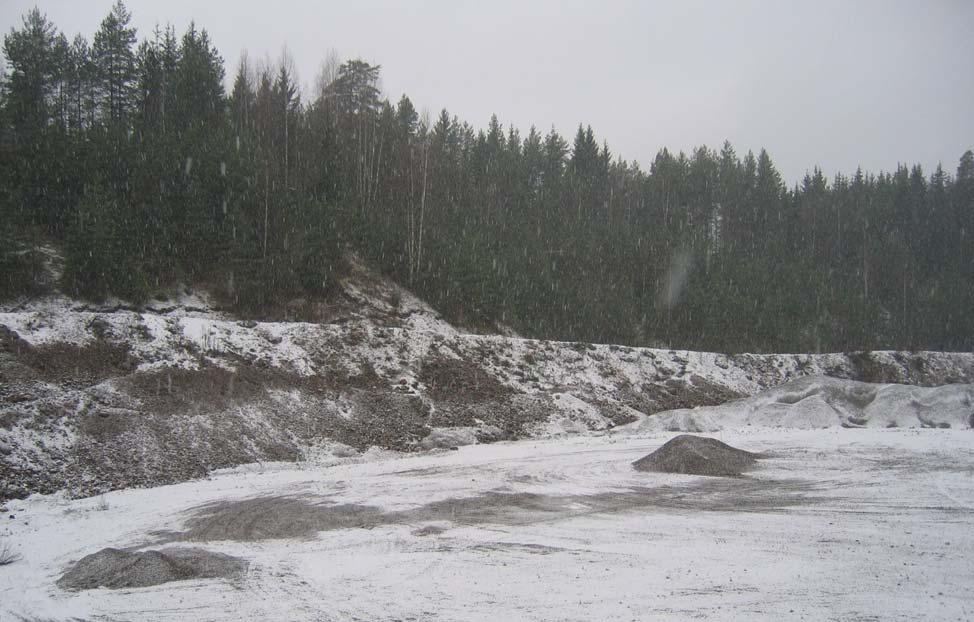 Pohjavesialueen geologinen rakenneselvitys 12 Ruskeamullanharju, Hauho Kuva 7. Tutkimusalueella on paikoitellen myös maa-aineksen ottoa. Kuva GTK, J. Ahonen.