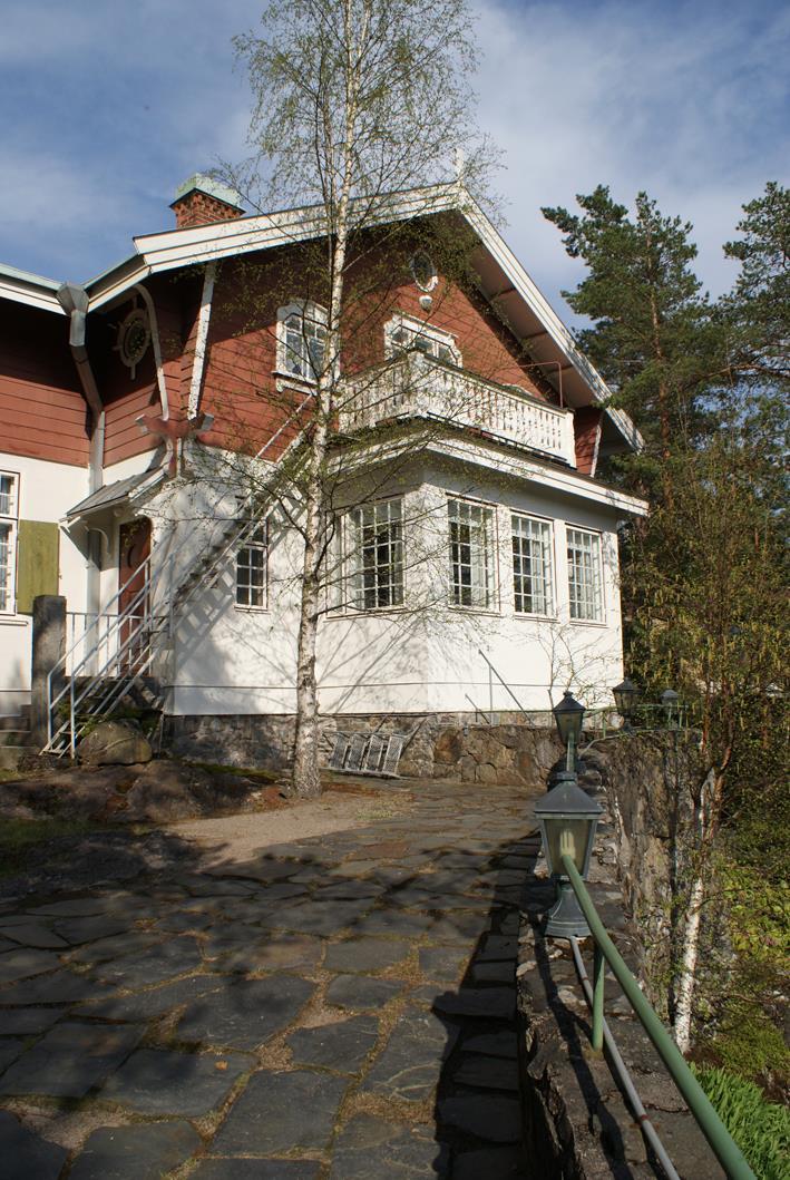 arvoissa. Punaisella on merkitty vanhoja yksittäiskohteita, jollainen on Ilkon vanha huvila.
