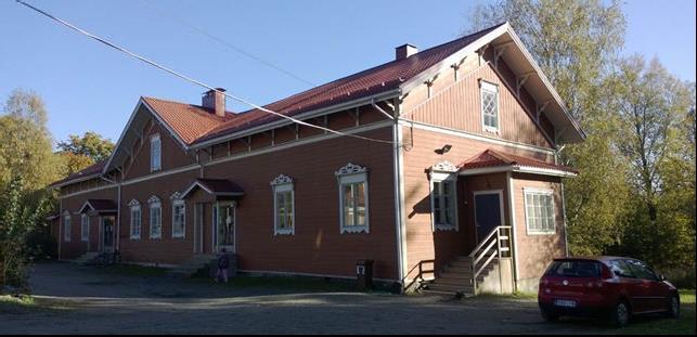 ja ominaispiirteitä, kuten kattomuotoa, runkomuotoa ja rakennusajankohdalle ominaisia julkisivumateriaaleja, muotoja ja tyylipiirteitä kunnioittaen. Uotsolan kansakoulu 3.1.
