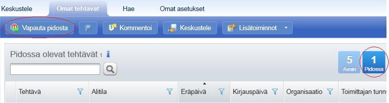 vapauttaa veloituslaskun avaamalla pidossa olevat laskut kohdasta Omat tehtävät ja Pidossa.