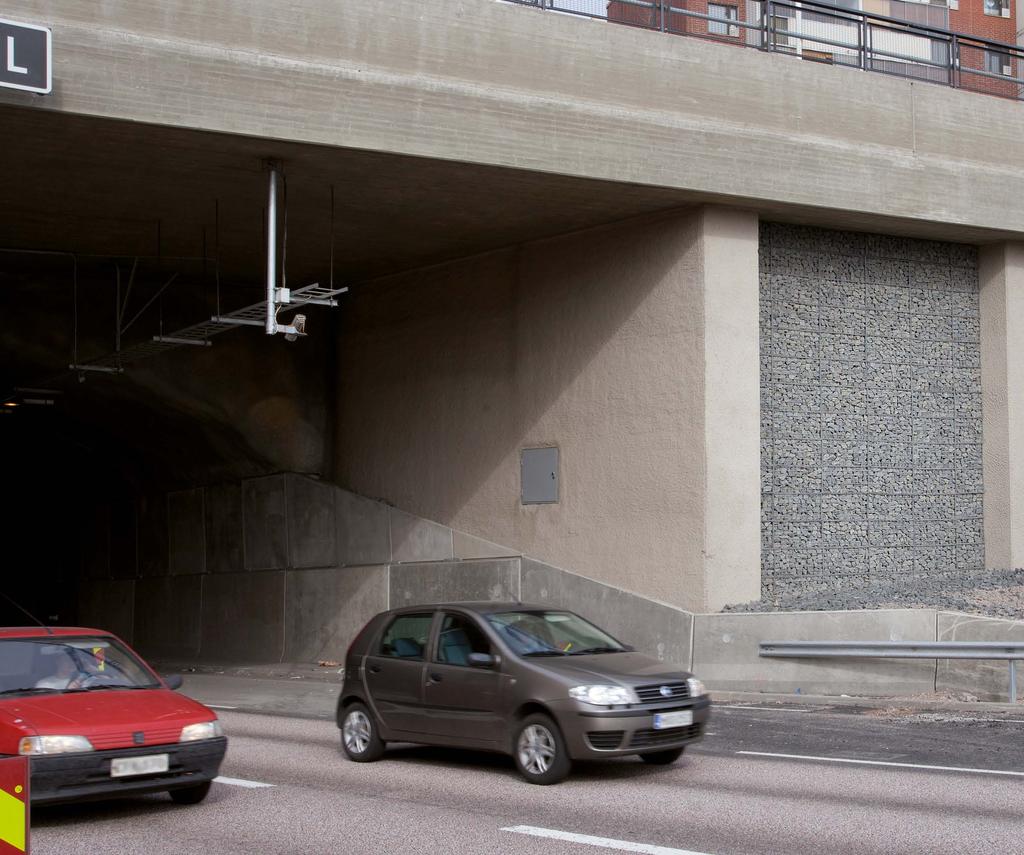 Kivikorit komistavat uutta Kehä-ykköstä Kehä I:n palkittu työmaa alkaa olla myös maisemallisen viimeistelyn osalta valmis.