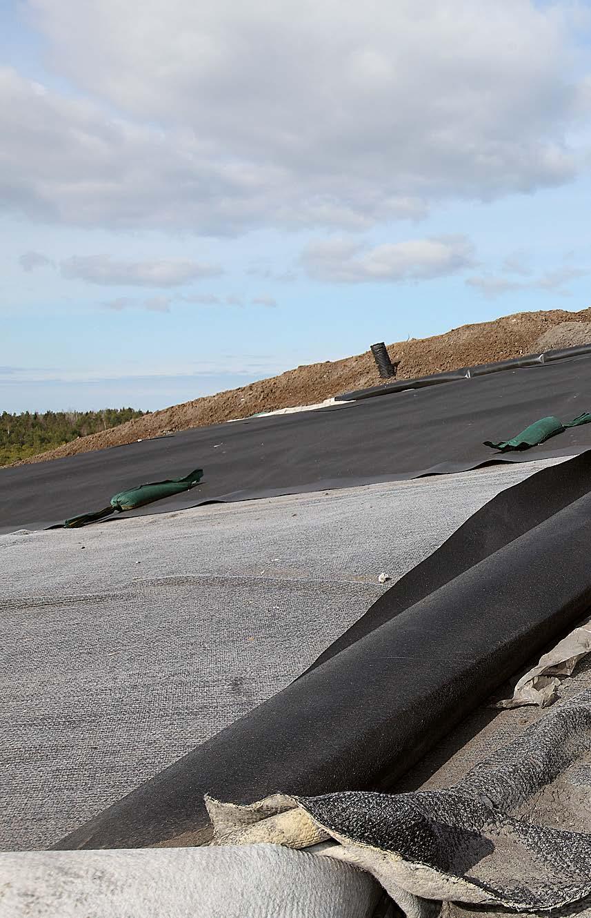 Porin Jätehuolto rakennuttaa parhaillaan Hangassuon jäteaseman suljetun kaatopaikan pintaurakkaa.