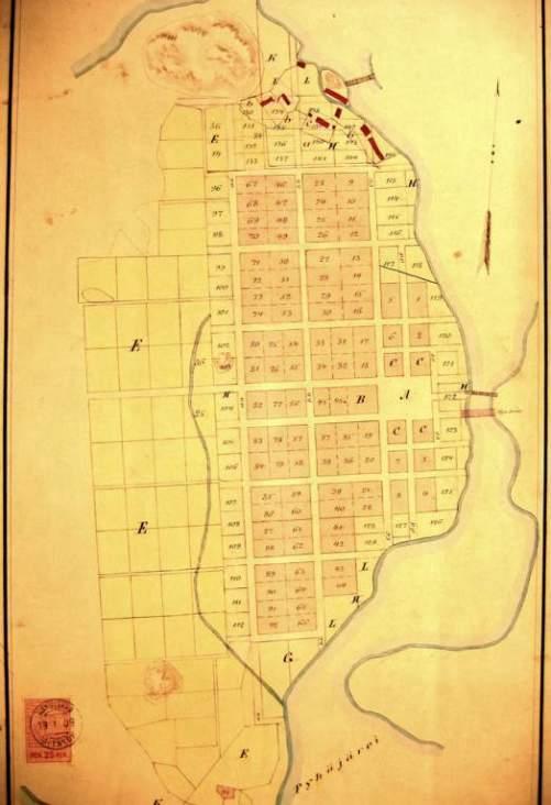 1805, (1775kartan-pohjalta) Gust. A. Tuderus Tuderuksen kartassa näkyy myös kaupungin läpi pohjois-eteläsuunnassa kulkenut oja.