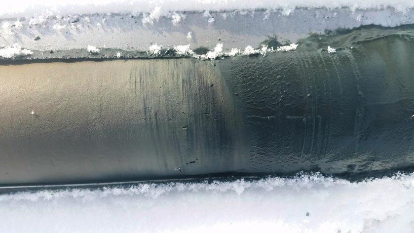 Kuva 2. Kaivosjätteen saastuttama sedimenttikerros näkyy selvästi, mutta 137 Cs- ja 210 Pb-pitoisuudet ovat laimentuneet olemattomiin hankaloittaen onnettomuuden kulun ja vaikutusten tutkintaa.