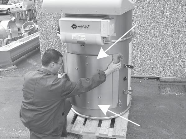 Carry out cleaning operations as described in the catalogue (see bag or cartridge depending on whether the filter is a FB or FS). Laske ne tarpeeksi alas ja irrota edestä vetämällä ylöspäin.