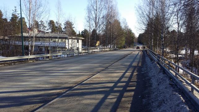 81:016 / KORPILAHDENTIEN ASEMAKAAVAN MUUTOS / ASEMAKAAVASELOSTUS 8.4.2016 (7) valokuva Korpiojan ylittävältä sillalta suunnittelualueen länsi päästä 2.1.4 Maanomistus Suunnittelualue on kokonaan Suomen valtion/keski-suomen ELY-keskusksen omistuksessa/hallinnassa.