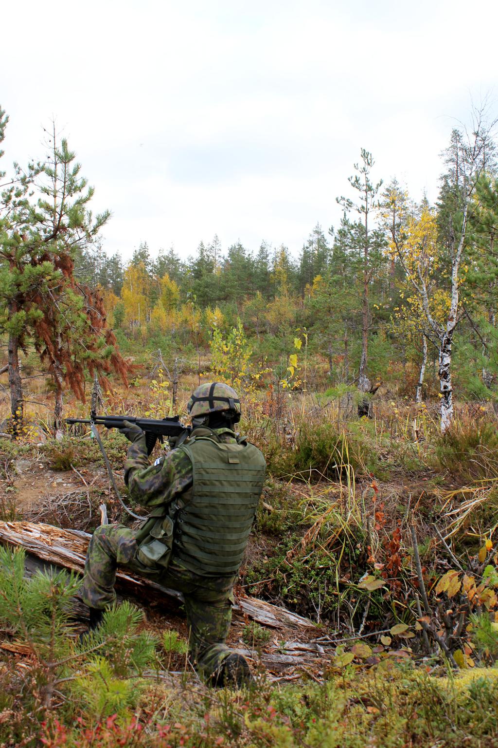 Kun lippaat on täytetty, on viimeisten evästysten vuoro ja ryhmä on lähtövalmiudessa. Ensimmäinen partio lähtee liikkeelle ja melkein saman tien kohtaa vihollisen, jonka kanssa jää tulitaisteluun.