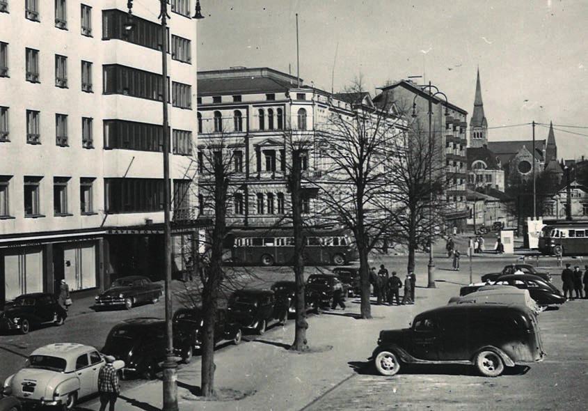 1948 ASUINRAKENNUS JA 1953 LAAJENNUSOSA Arkkitehtuuri Rakennus on suunniteltu rautatieläisten asuinrakennukseksi ja sen on rakennuttanut Valtionrautatiet.