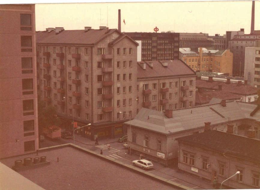 Rakenteet Rakennus on perustettu puupaalujen varaan. Sokkeli on betonirakenteinen. Ulkoseinät ovat n. 65cm paksuja muurattuja seiniä.