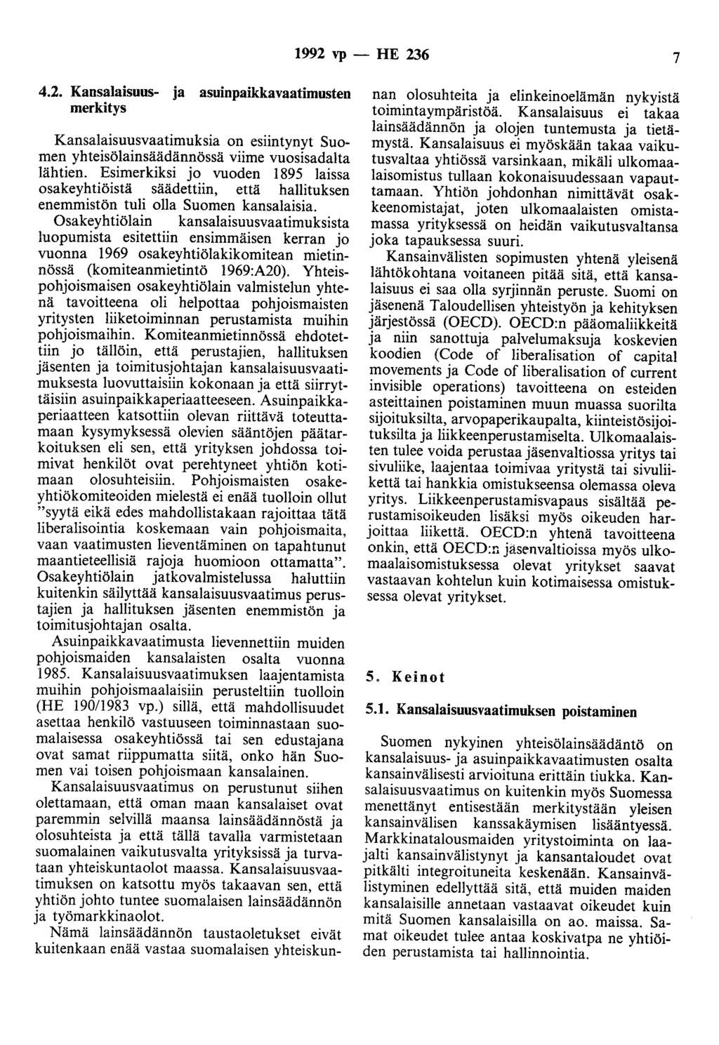 1992 vp- HE 236 7 4.2. Kansalaisuus- ja asuinpaikkavaatimusten merkitys Kansalaisuusvaatimuksia on esiintynyt Suomen yhteisölainsäädännössä viime vuosisadalta lähtien.