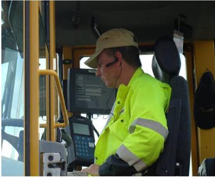 Viestintälaitteet, viihde- ja työskentelyelektroniikka Koneita ja ajoneuvoja kuljetettaessa on käytettävä hands-free laitteita. Viihde-elektroniikkalaitteiden käyttö on työmaalla on kielletty.