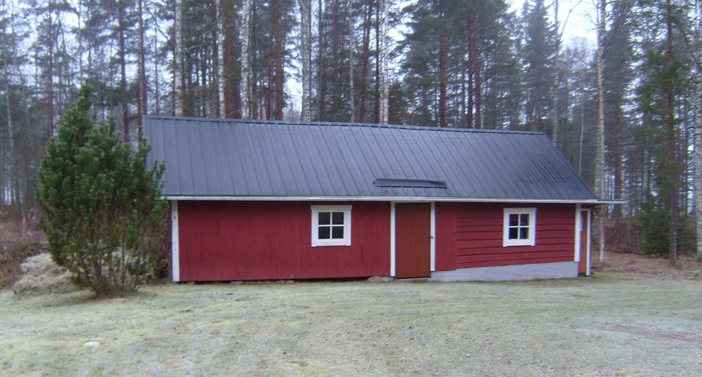 Siirretyn rakennuspaikan ulkopuolelle jäävät vanha päärakennus ja romahtanut piharakennus purettaisiin.