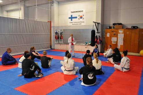 Iisalmen Taekwondo Ry seuraa liiton ja muiden urheiluyhdistysten sekä kaupungin avoimia koulutustapahtumia ja tukee seuran ohjaajia osallistumaan koulutustapahtumiin Iisalmen Taekwondo Ry:n