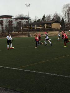 Haka C-tytöt aloittivat voitolla piirinsarjan Haka C-tytöt kohtasivat vieras pelissä FC Kangasalan. Peli pelattiin Saharassa, Kangasalan kenttä olosuhteiden takia.