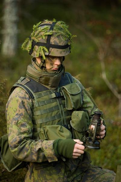 Puolustus pohjautuu reserviin Suomi ylläpitää itsenäistä ja koko maan kattavaa puolustusta, joka perustuu yleiseen asevelvollisuuteen ja suureen reserviin Sodan ajan joukoistamme (230.
