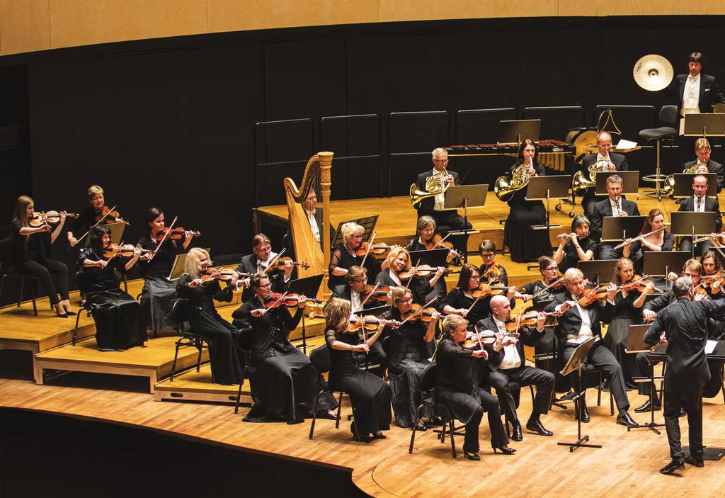 SIBELIUS JA SINFONIA LAHTI Syksyllä 2016 Sinfonia Lahden Sibelius-työssä alkoi uusi aika Dima Slobodenioukin aloittaessa orkesterin ylikapellimestarina.