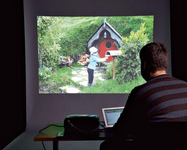 TESTAAJALTA OSKU KANNISTO Kirjoittaja on diplomi-insinööri ja vapaa toimittaja Testasimme videoprojektorit studio-olosuhteissa joulu- ja tammikuun aikana.