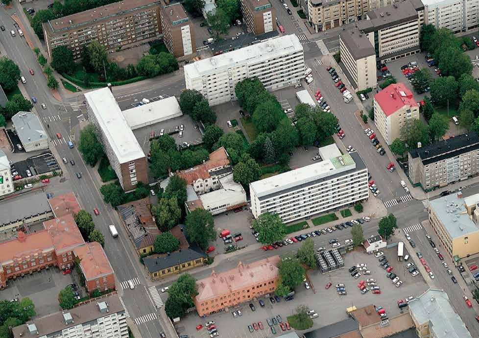 Yliopistonkatu Ursininkatu Koulukatu Eerikinkatu Kuva 6. Haukka-kortteli etelästä päin kuvattuna. Puutalot ovat Koulukadun ja Eerikinkadun kulmassa.