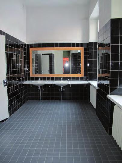 Porras verhoiltiin linoleum-matolla,