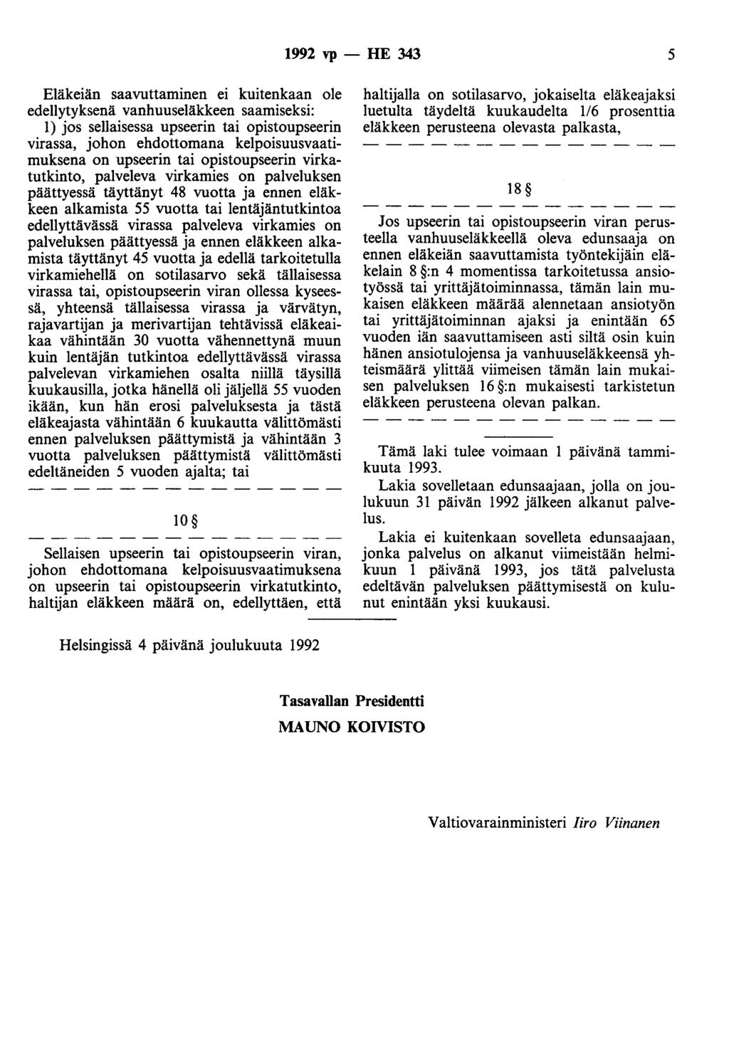 1992 vp - HE 343 5 Eläkeiän saavuttaminen ei kuitenkaan ole edellytyksenä vanhuuseläkkeen saamiseksi: 1) os sellaisessa upseerin tai opistoupseerin virassa, ohon ehdottomana kelpoisuusvaatimuksena on