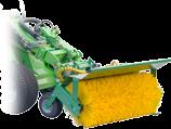 Klapikoneessa on ketjusaha ja hydraulihalkaisija samassa koneessa, joka mahdollistaa vaivattoman ja tehokkaan työskentelyn.
